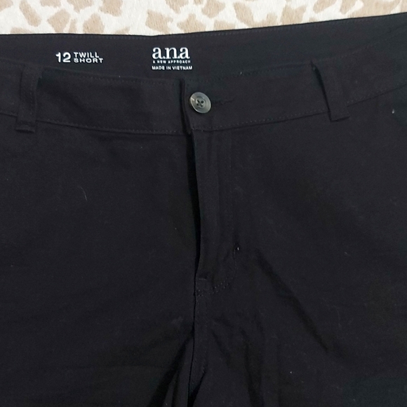 Short a.n.a - Picture 3 of 6